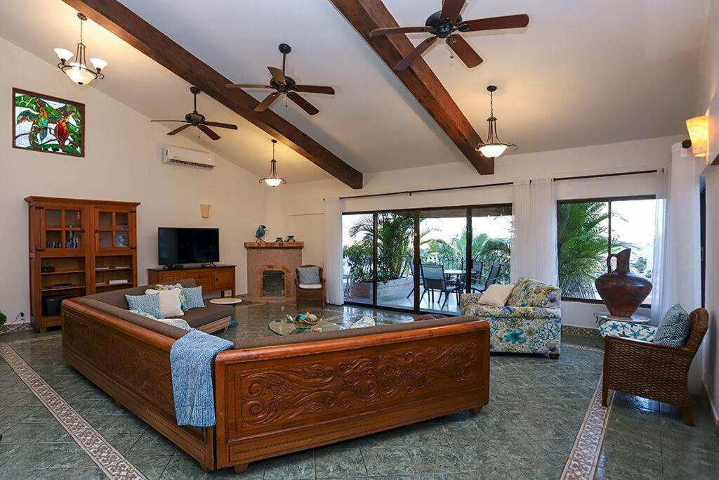 Casa de férias Casa Flamingo Cabo Luxurious Home, Spacious In El Pedregal Gated Community *